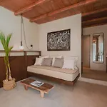 Legends In Town, By Mykonos High Apartmanhotel 4*