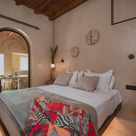 Legends In Town, By Mykonos High Aparthotel 3*